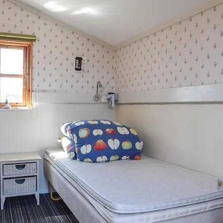 Three-bedroom Holiday In Juelsminde *